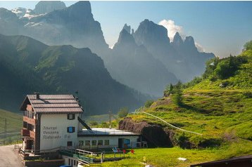 Taliansko Hotel Passo Rolle, Exteriér